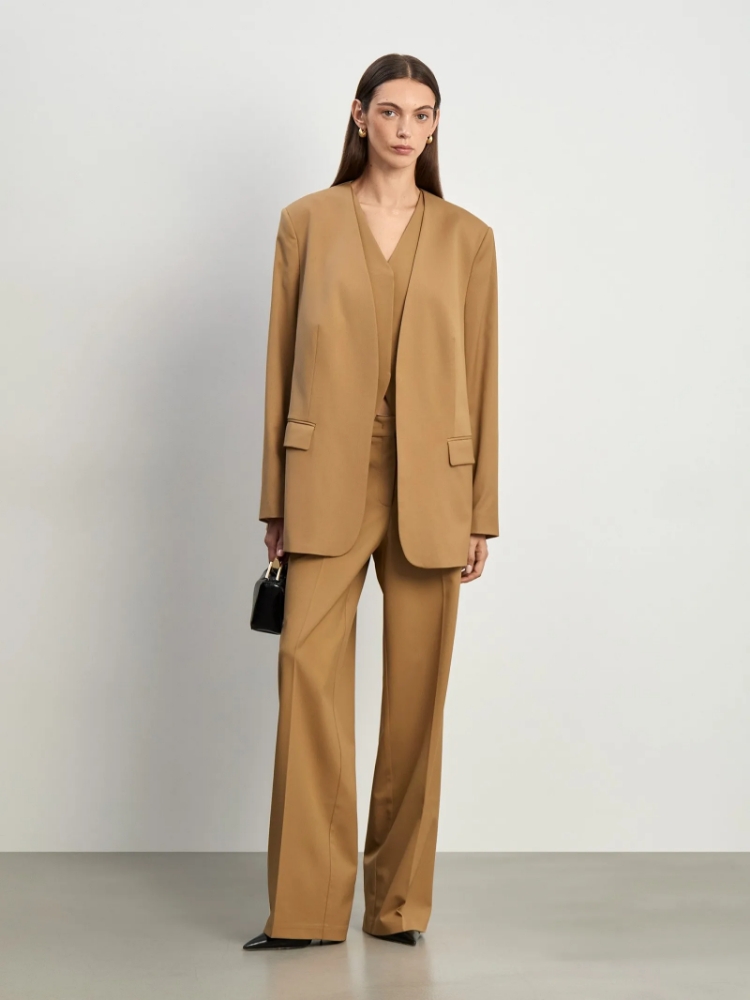 Брюки из костюмной шерсти ,
Полиэстер 54%, Шерсть 44%, Эластан 2% ,