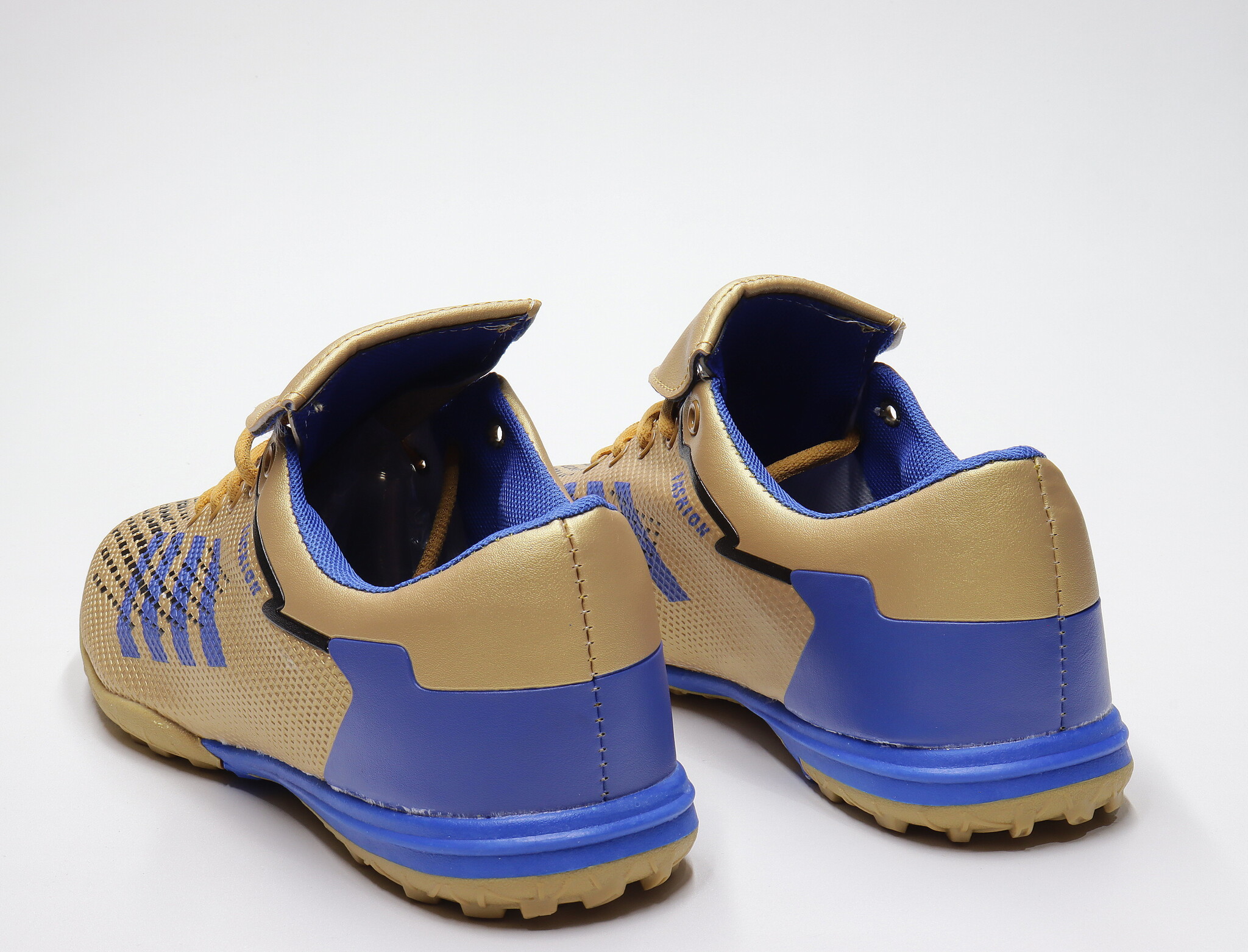 Цена была 1238р.Футбольные бутсы (40-45)р. / шт.