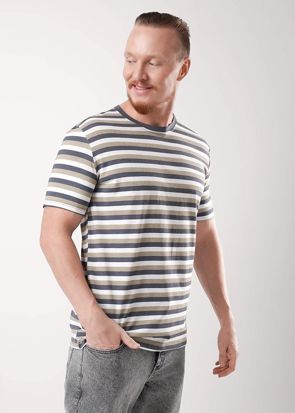 Ст.цена 549р ЭЙС 600311кн Футболка мужская 600311кн т.серый/св.коричневый