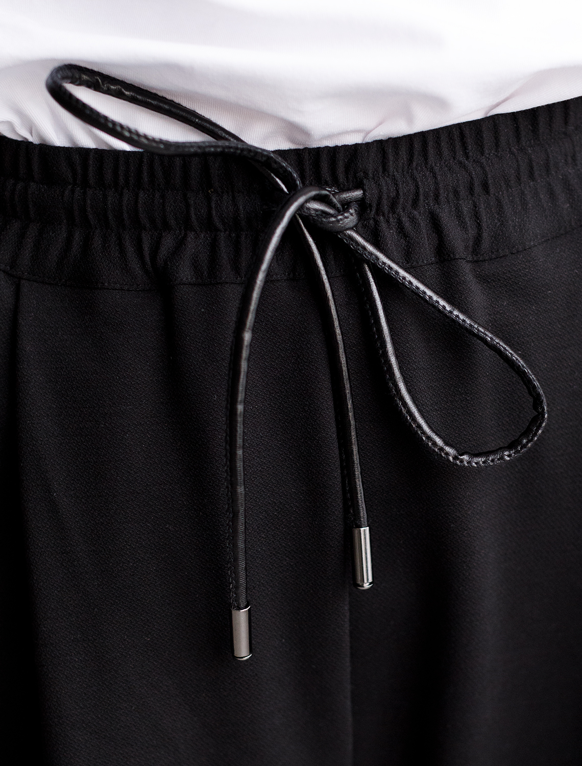 Брюки из тонкого джерси со шнурком D44.132 черный