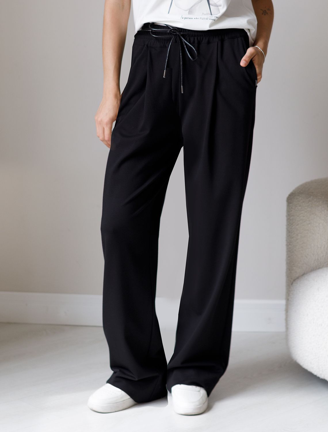 Брюки из тонкого джерси со шнурком D44.132 черный