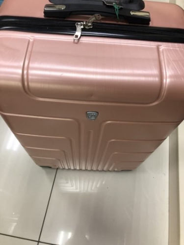 чемодан пудрово-розовый
