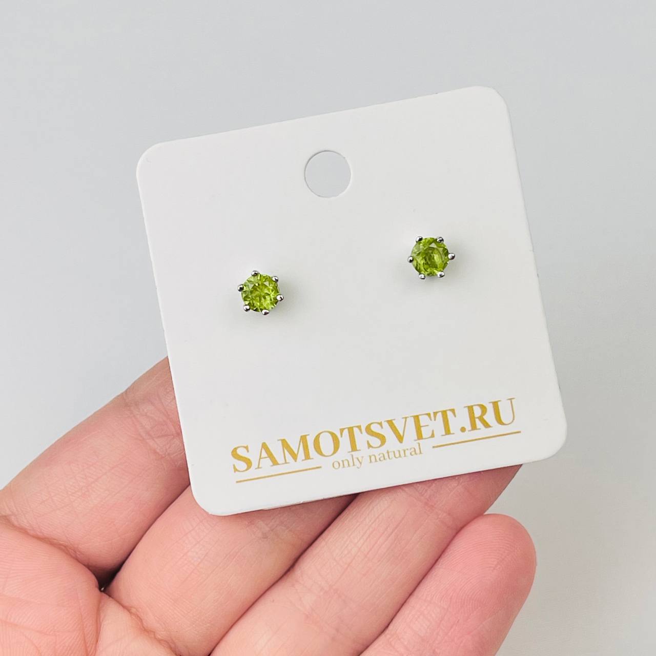 Радуга Самоцветов Серьги-пусеты с Хризолитом