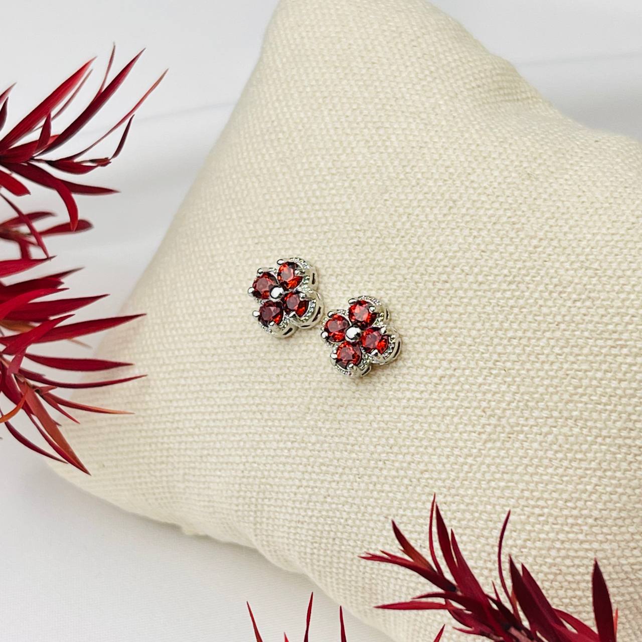 Радуга Самоцветов Серьги-пусеты с Гранатом