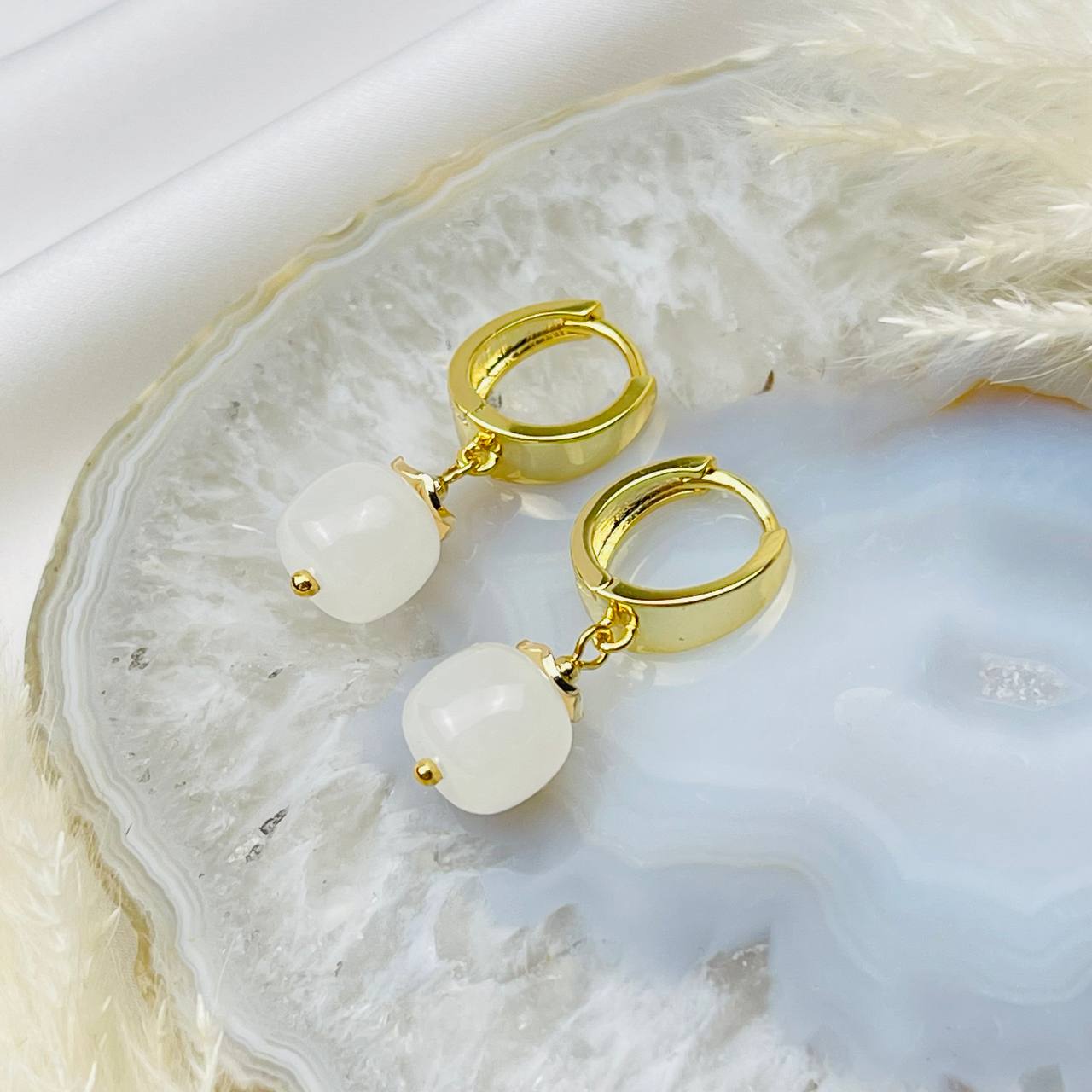 Радуга Самоцветов Серьги из белого Нефрита