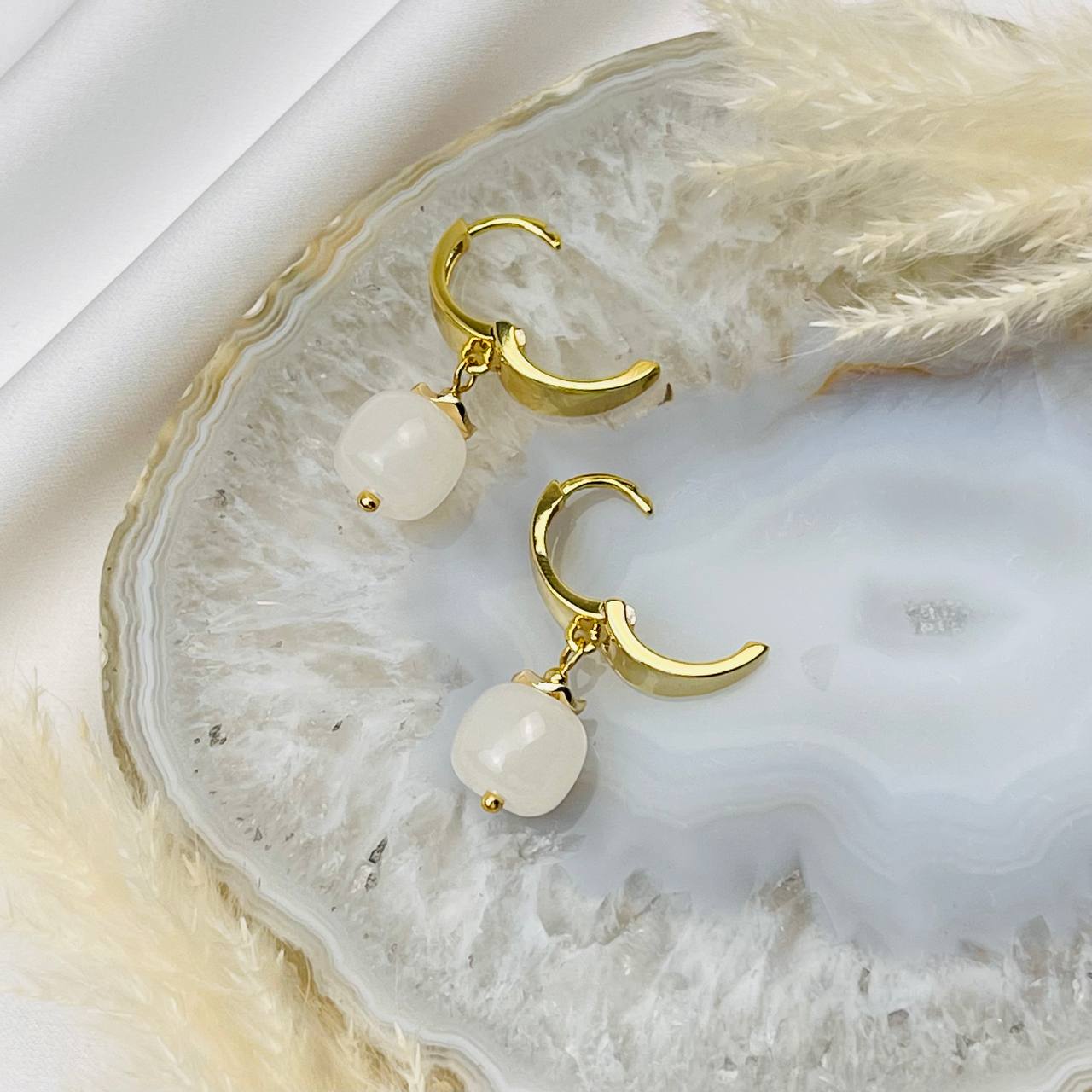 Радуга Самоцветов Серьги из белого Нефрита