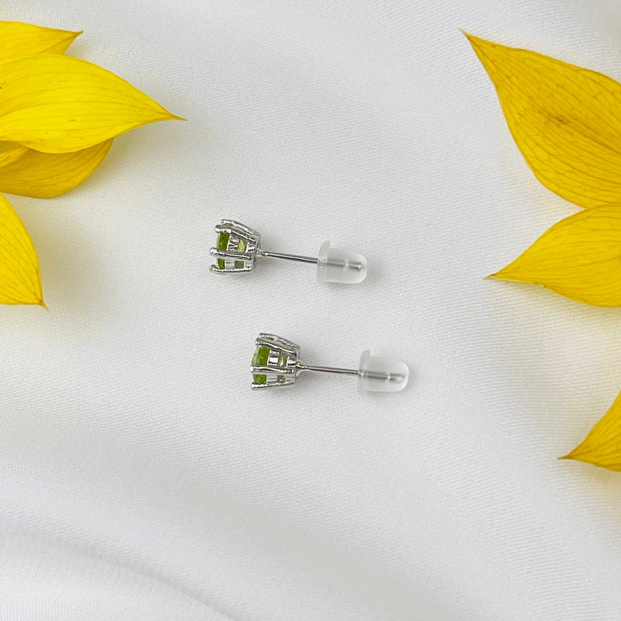 Радуга Самоцветов Серьги-пусеты с Хризолитом