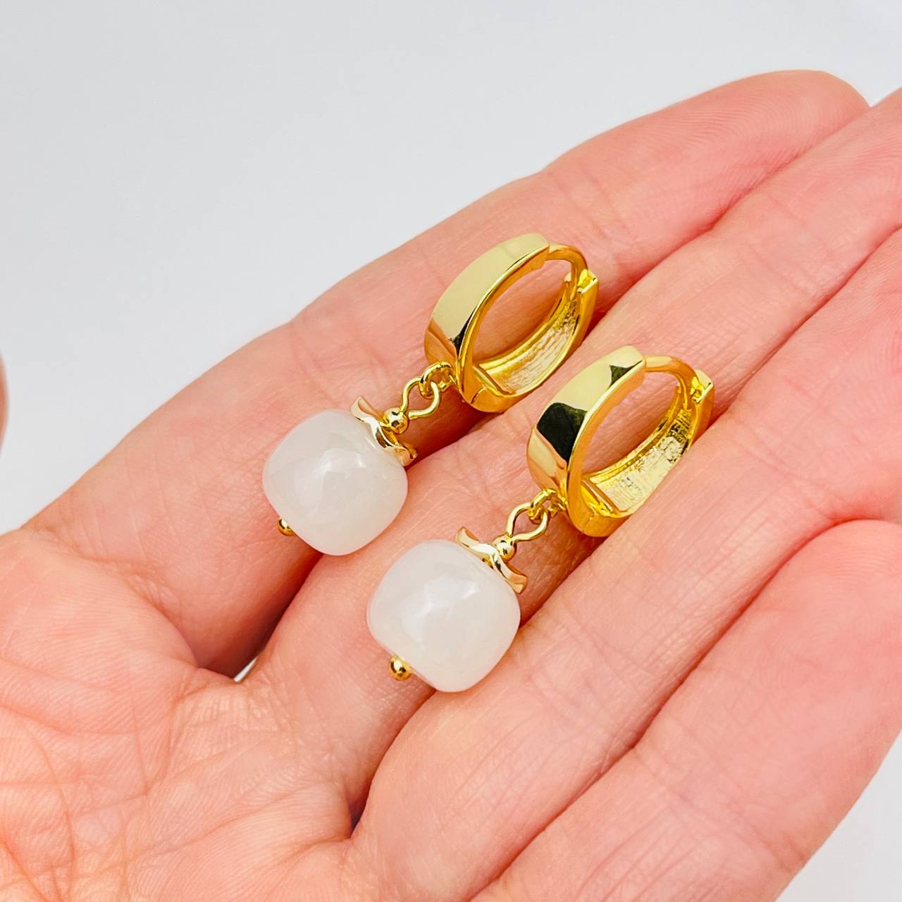 Радуга Самоцветов Серьги из белого Нефрита