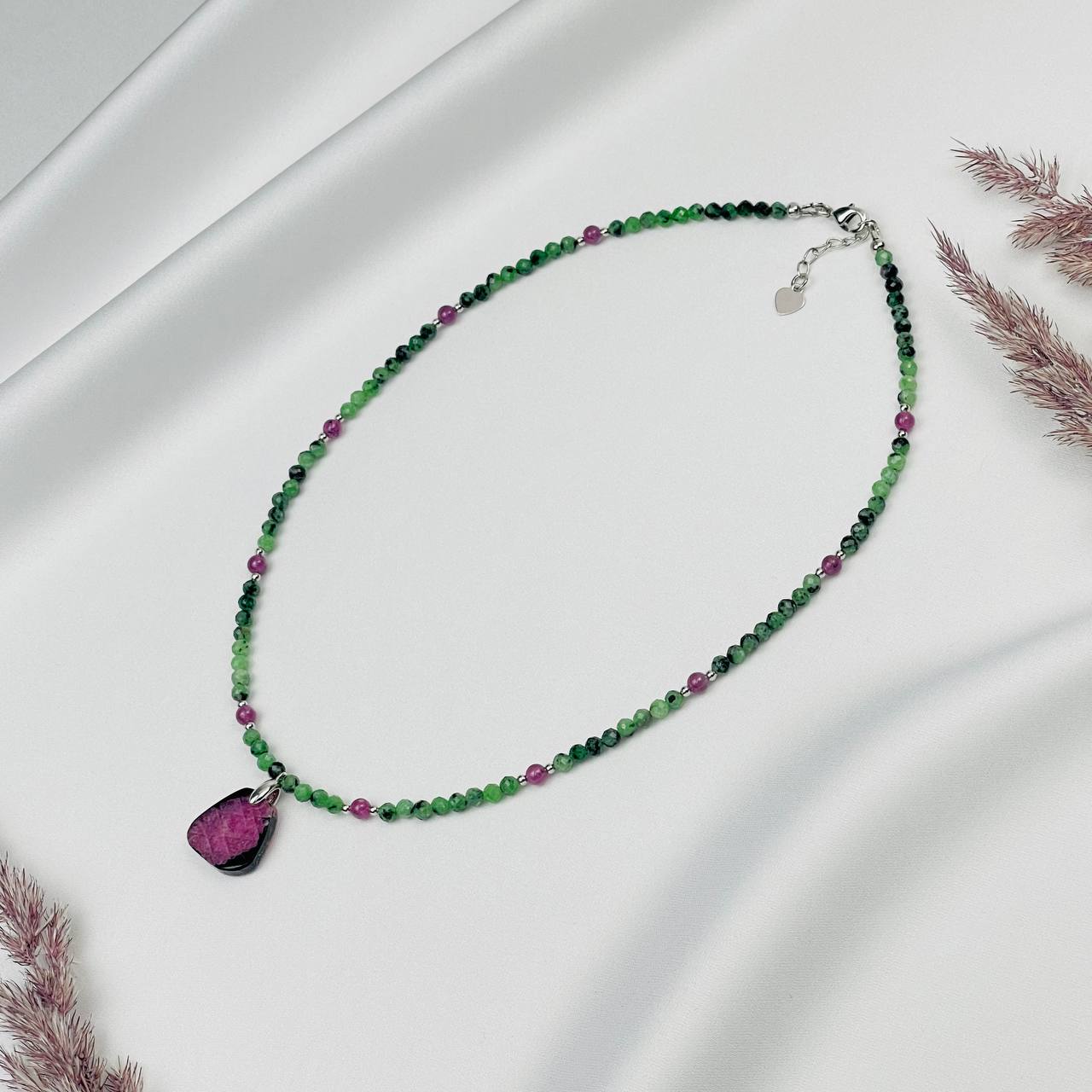 Радуга Самоцветов Колье из Цоизита с Рубином