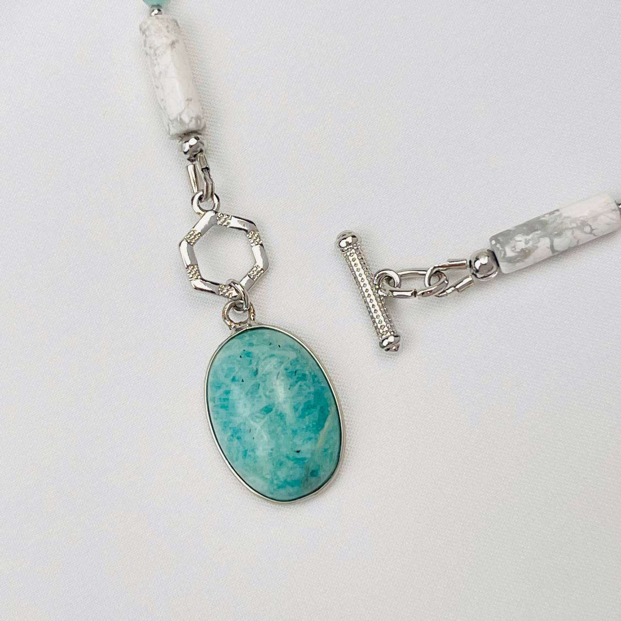 Радуга Самоцветов Колье из Говлита,Лабрадора и Амазонита