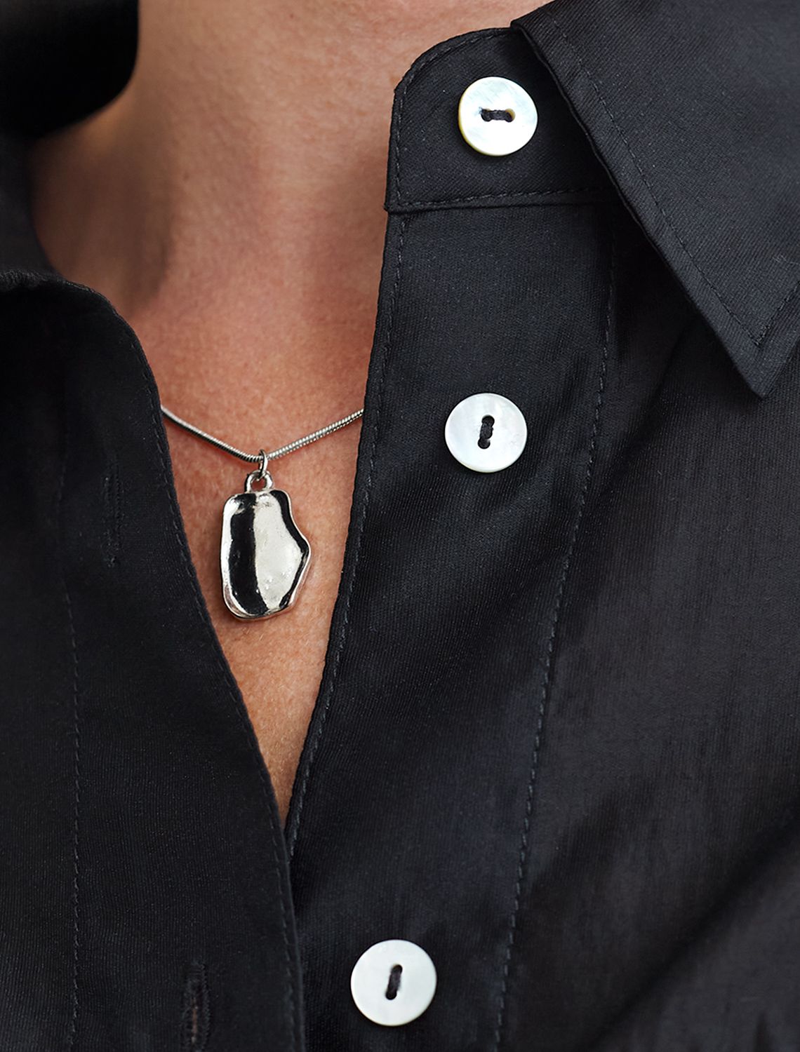 Блузка из полупрозрачного лиоцелла D29.256 черный