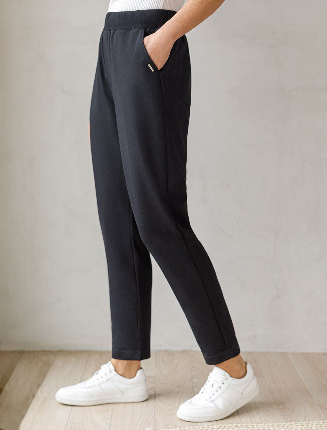 Брюки из премиального хлопка с эластаном D44.056 черный