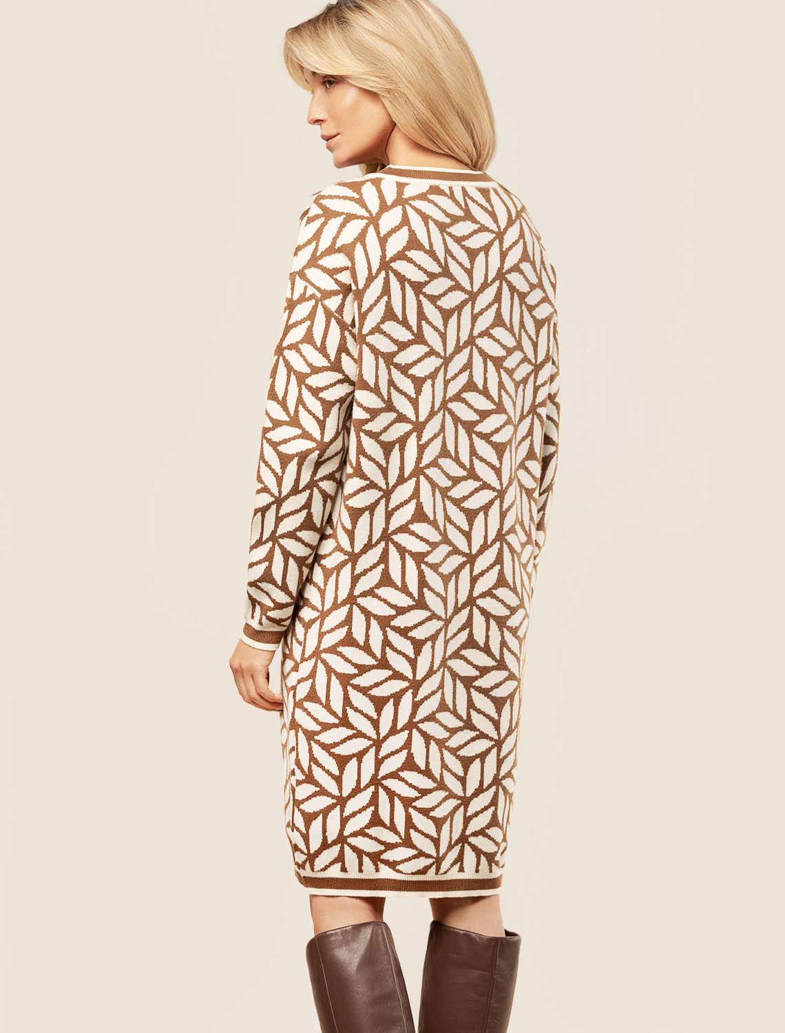 Платье жаккардовой вязки с кашемиром D32.056 карамельный-бежевый
