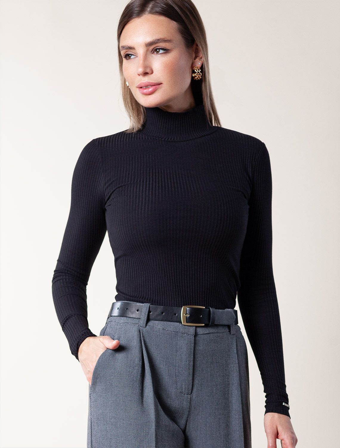 Водолазка из трикотажа в широкий рубчик D49.039 черный