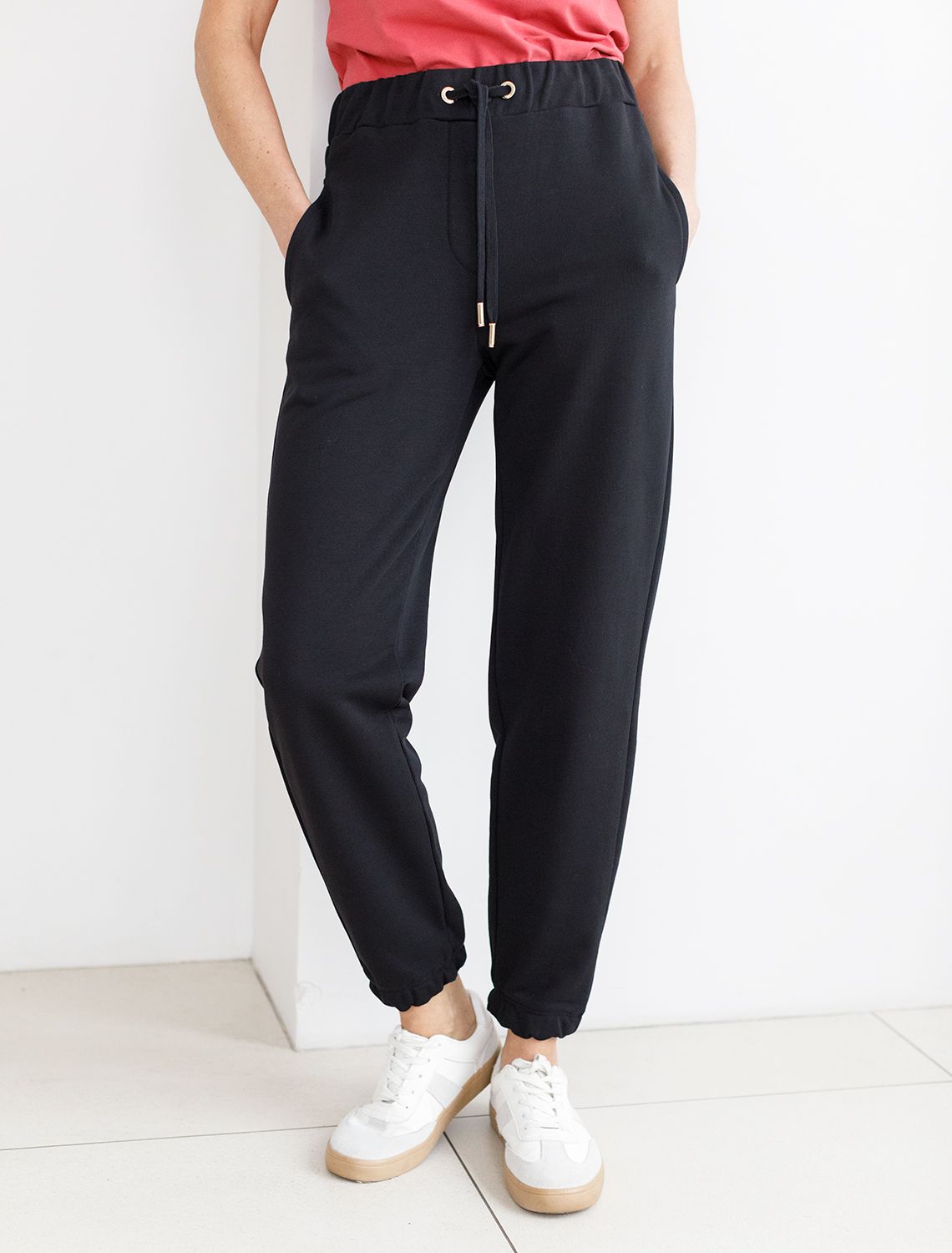 Брюки из петельчатого футера-трехнитки D44.079 черный