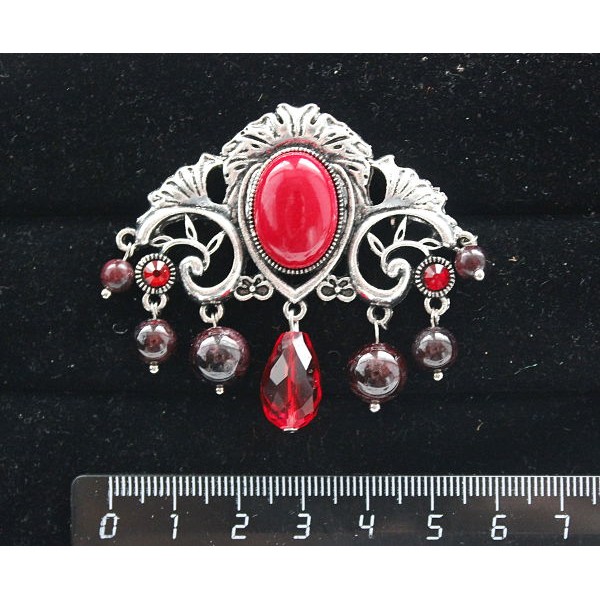 Брошь из коралла (иск.)