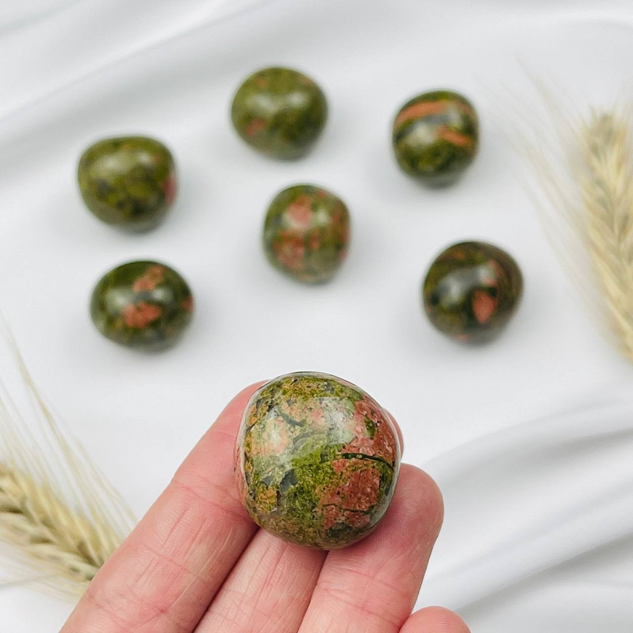 Радуга Самоцветов Галтовка из Унакита