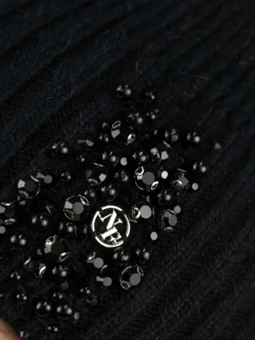 Женская шапочка лопатка с вышивкой из бисера