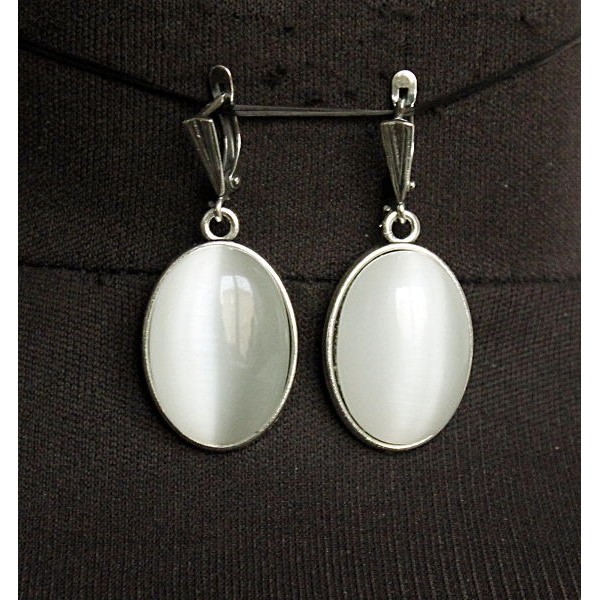 Серьги из кошачьего глаза (синт.), простой овал 25х18мм, цвет белый, швензы посеребрение