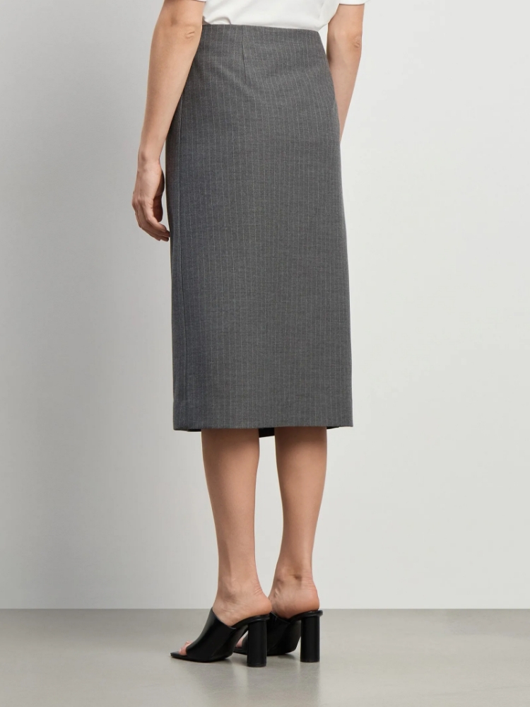 Юбка карандаш ,
60% вискоза, 37% полиэстер, 3% эластан ,