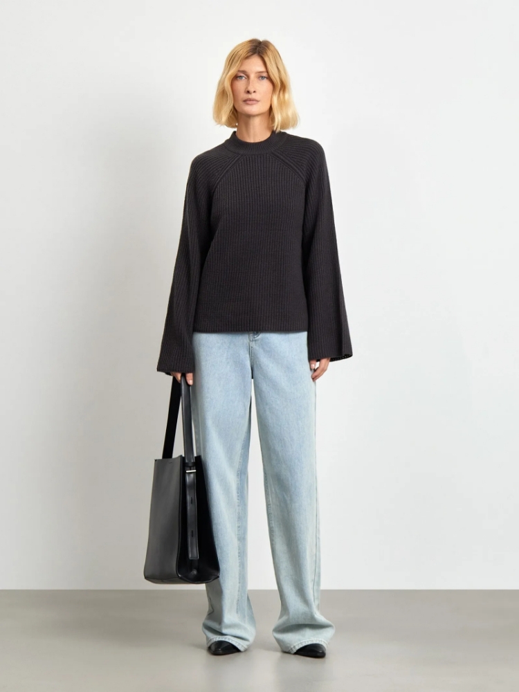 Джемпер из вискозного трикотажа с добавлением шерсти ,
85% акрил, 15% шерсть ,