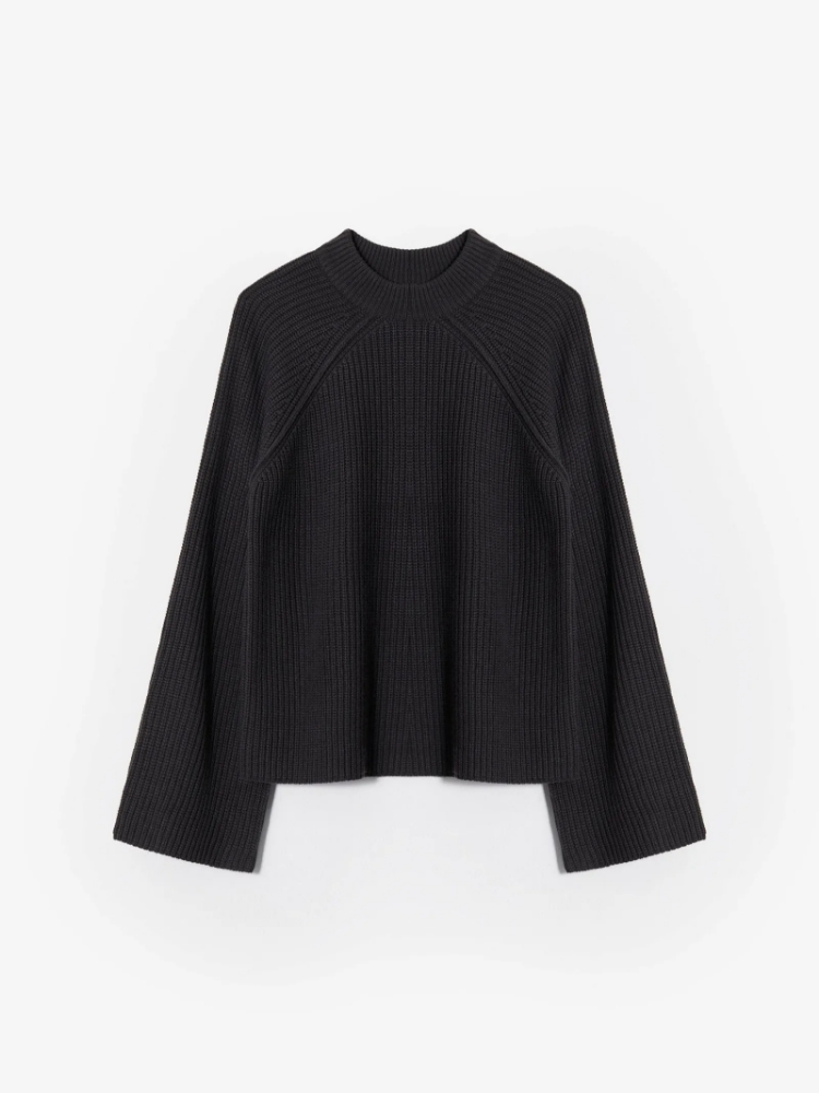 Джемпер из вискозного трикотажа с добавлением шерсти ,
85% акрил, 15% шерсть ,