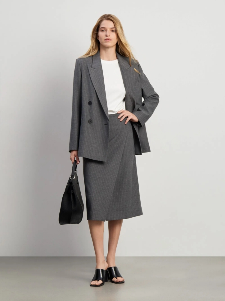 Юбка карандаш ,
60% вискоза, 37% полиэстер, 3% эластан ,