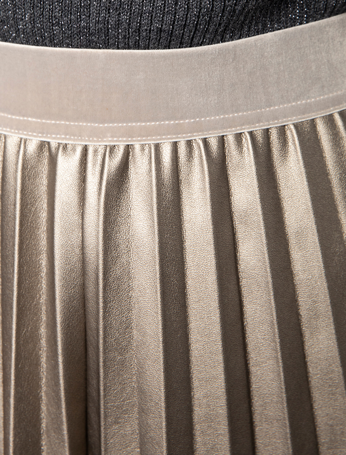 Ст.цена 2490р Юбка на резинке из эко-кожи D26.459 св.кофе металлик