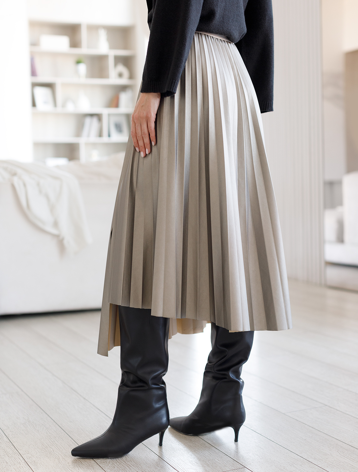 Ст.цена 2490р Юбка на резинке из эко-кожи D26.459 св.кофе металлик