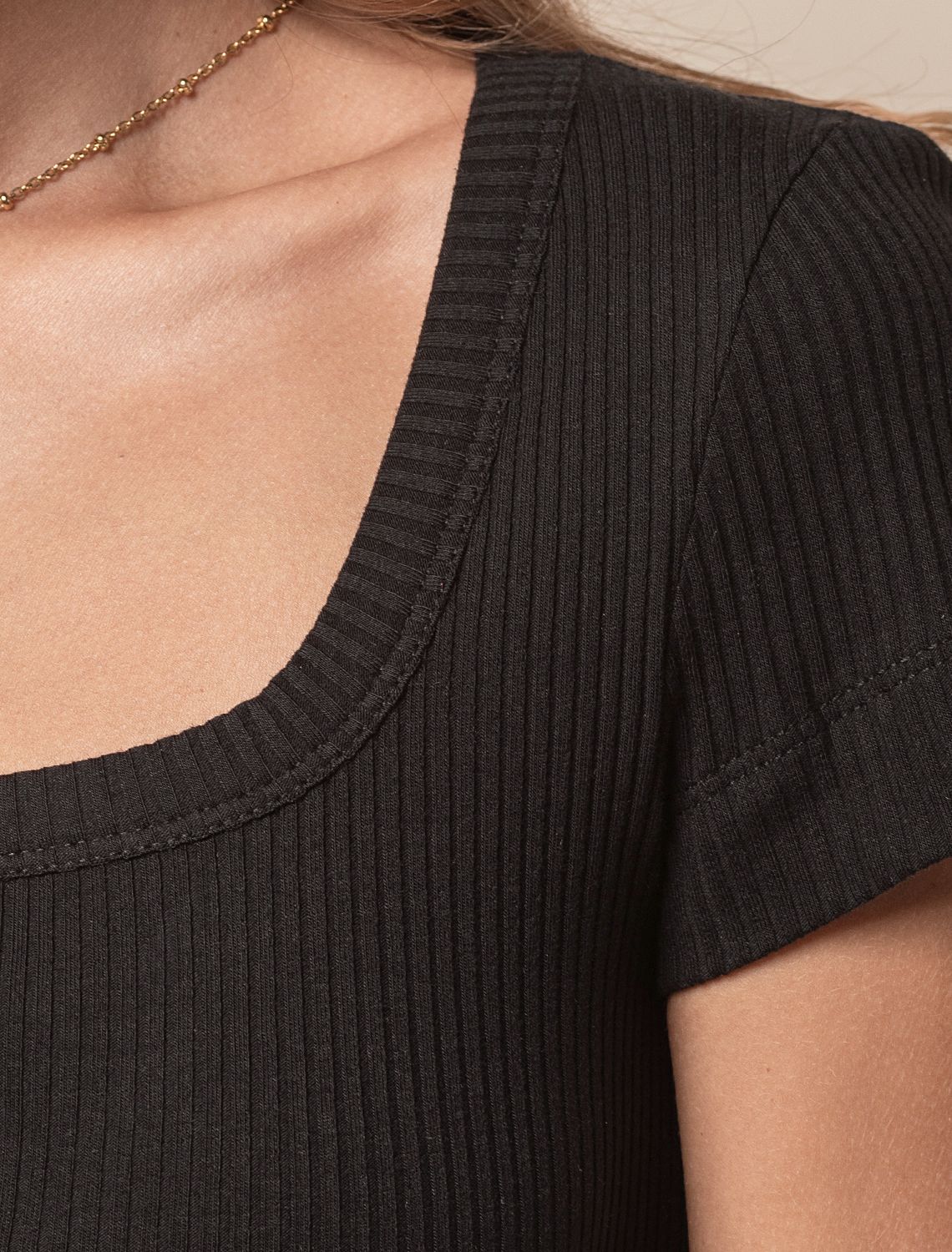 Ст.цена 1350р Футболка из трикотажа в широкий рубчик D49.029 черный