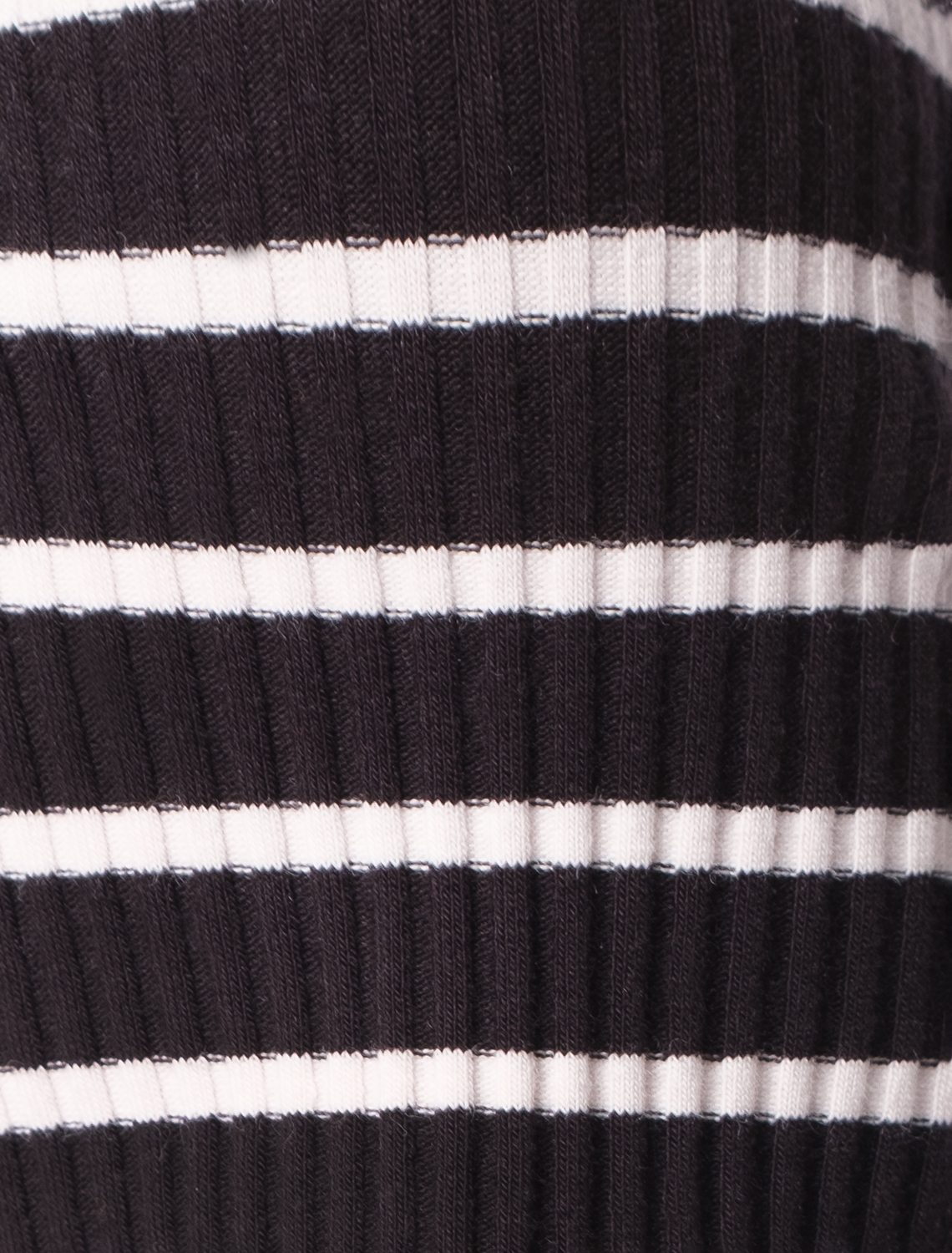 Ст.цена 990р Топ из трикотажа в широкий рубчик D43.223 черный с белым