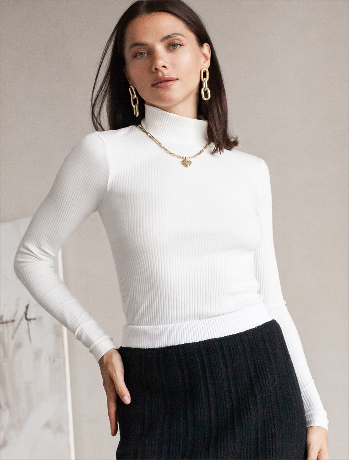 Ст.цена 1490р Водолазка из трикотажа в широкий рубчик D49.039 молочный