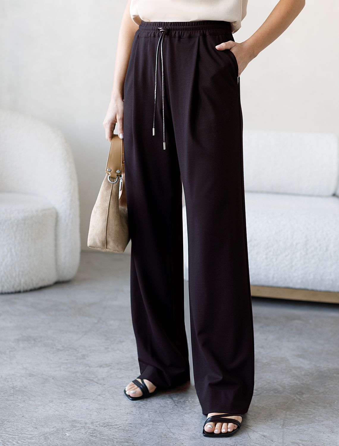 Брюки из тонкого джерси со шнурком D44.132 черный