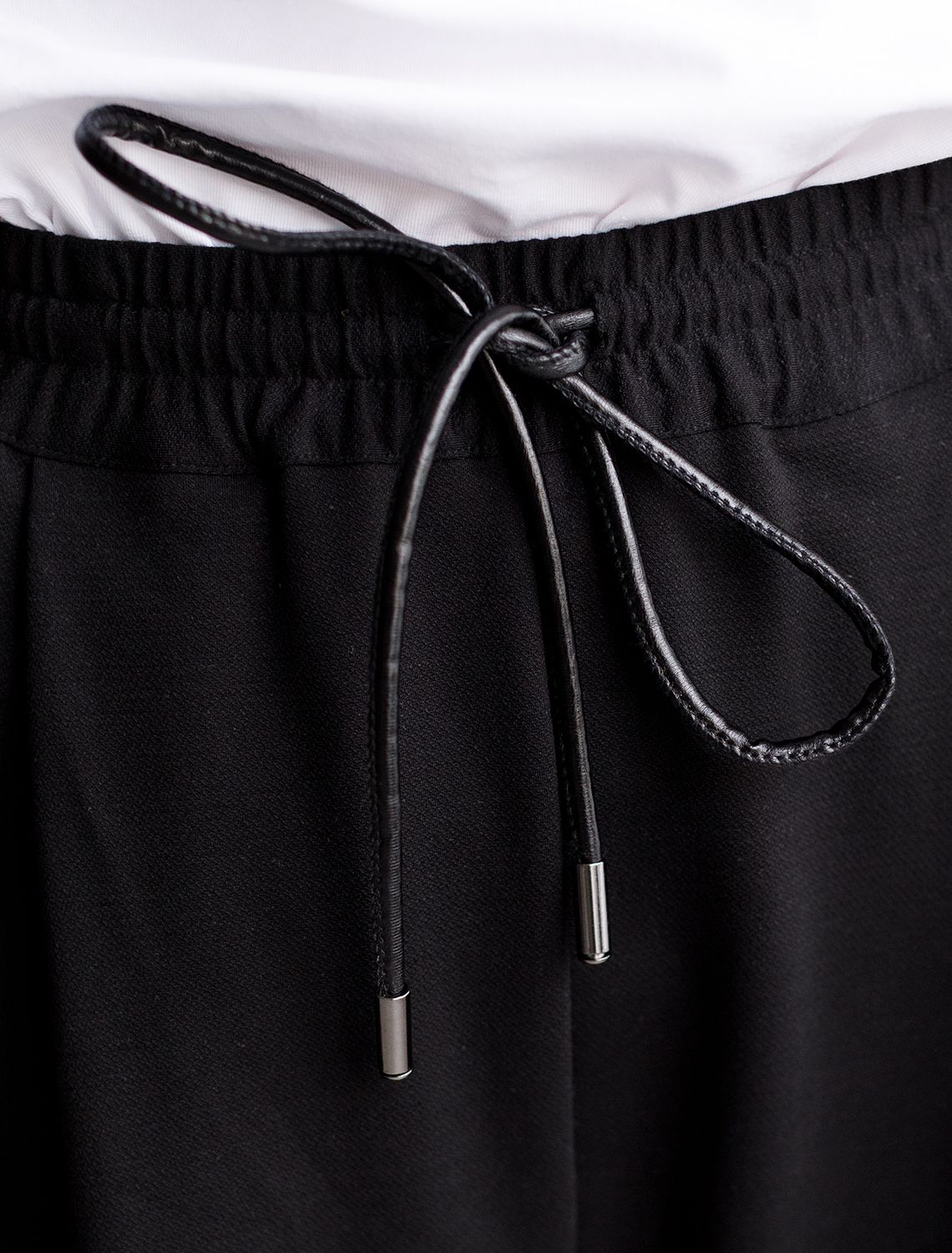 Брюки из тонкого джерси со шнурком D44.132 черный