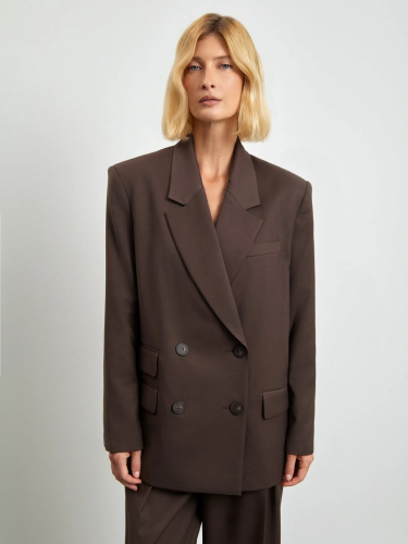 Двубортный жакет oversize ,
60% вискоза, 37% полиэстер, 3% эластан ,