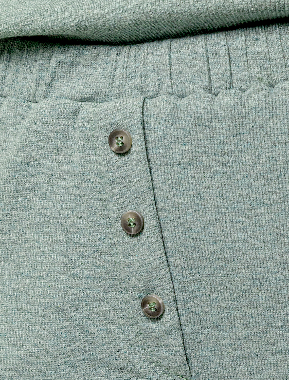 Шорты из фактурного трикотажа в рубчик D48.007 оливковый меланж