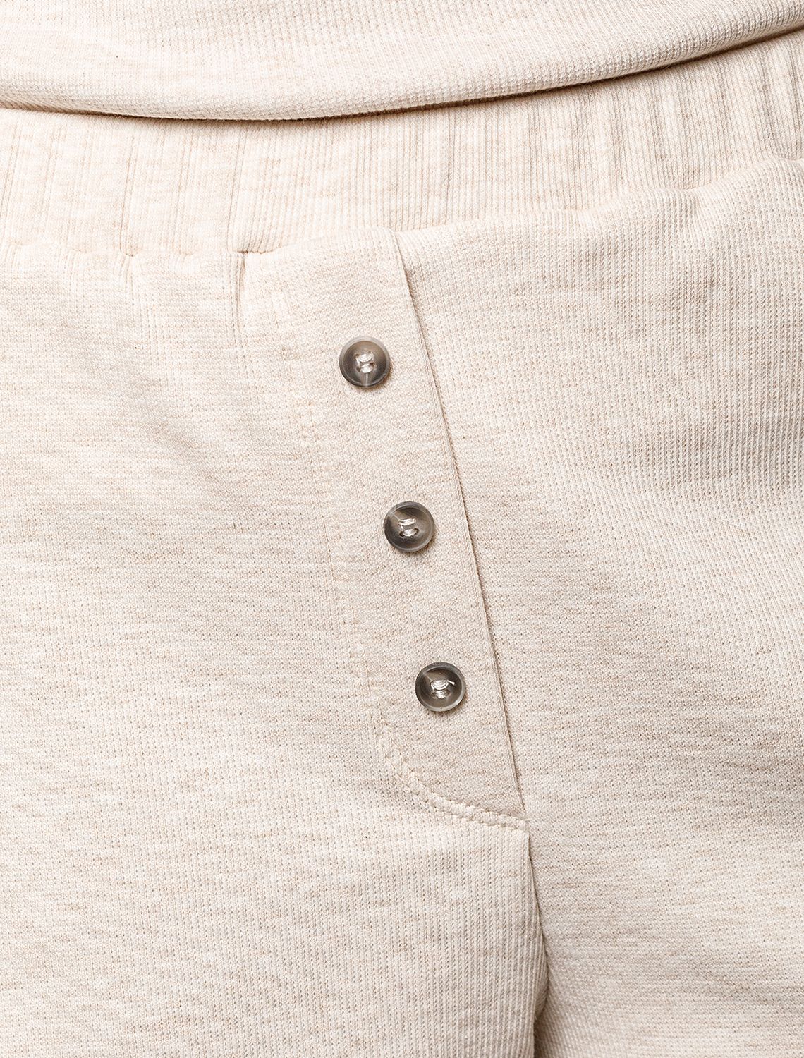 Шорты из фактурного трикотажа в рубчик D48.007 бежевый меланж