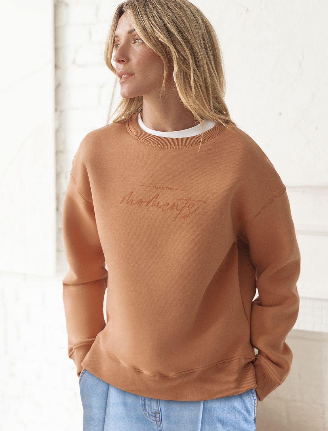 Свитшот из премиального футера трехнитки с начесом D49.061 охра_moments