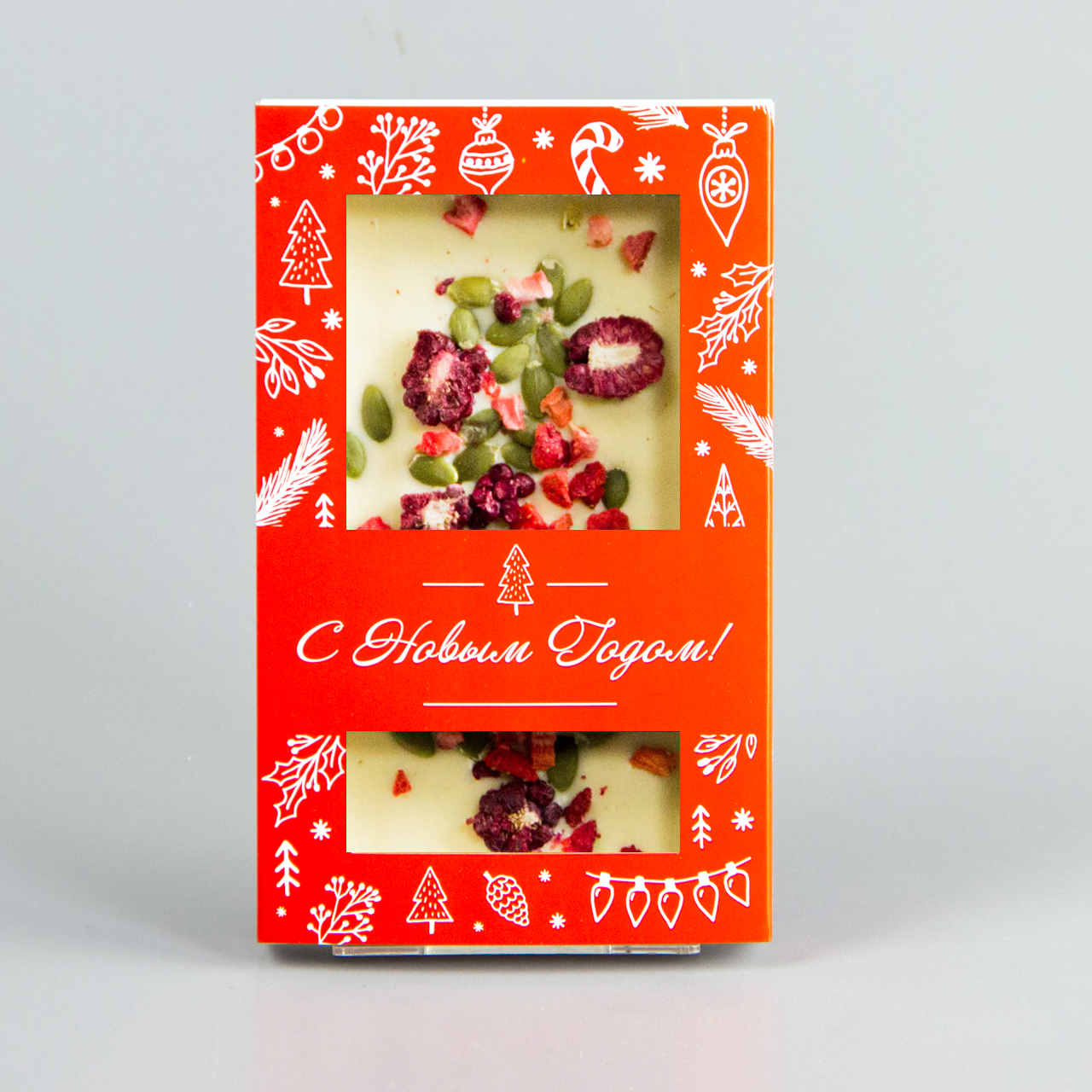 Белый шоколад с клубникой, ежевикой и семечками тыквы, красная коробочка #9