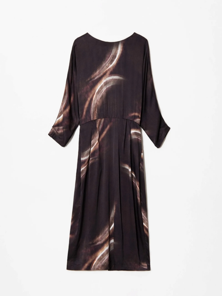 Платье-футляр с вырезом на спине ,
100% вискоза ,