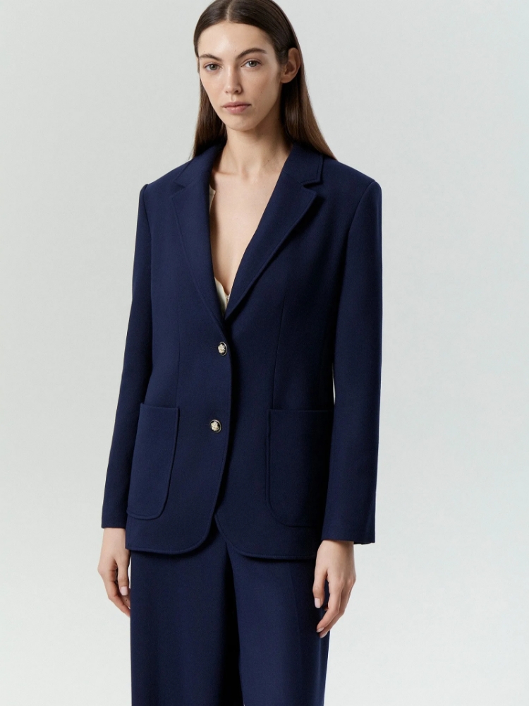 Однобортный жакет ,
65% полиэстер, 32% вискоза, 3% эластан ,