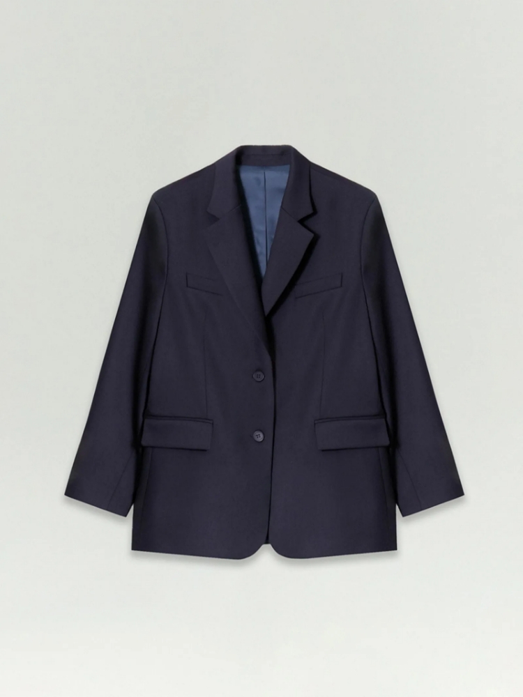 Однобортный жакет прямого кроя ,
60% вискоза, 37% полиэстер, 3% эластан ,