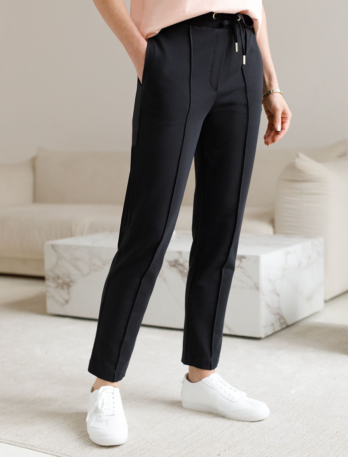 Брюки из эластичного футера D44.143 черный