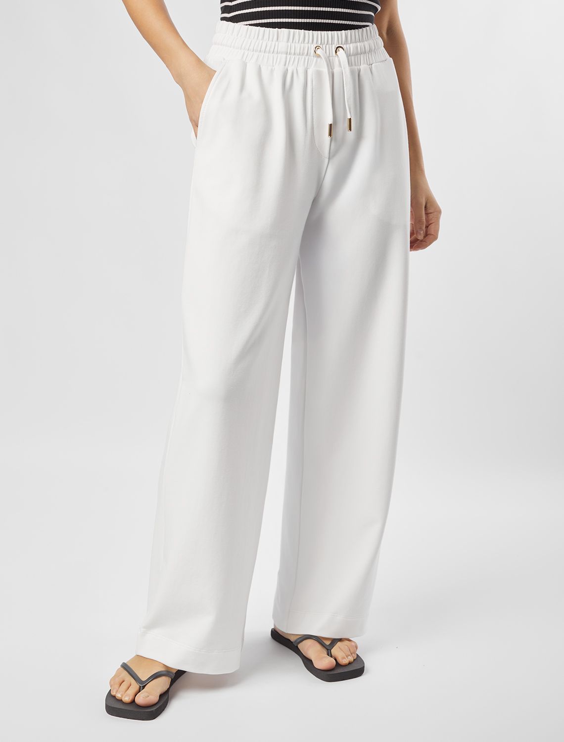 Прямые брюки из тонкого премиального футера с эластаном D44.139 молочный