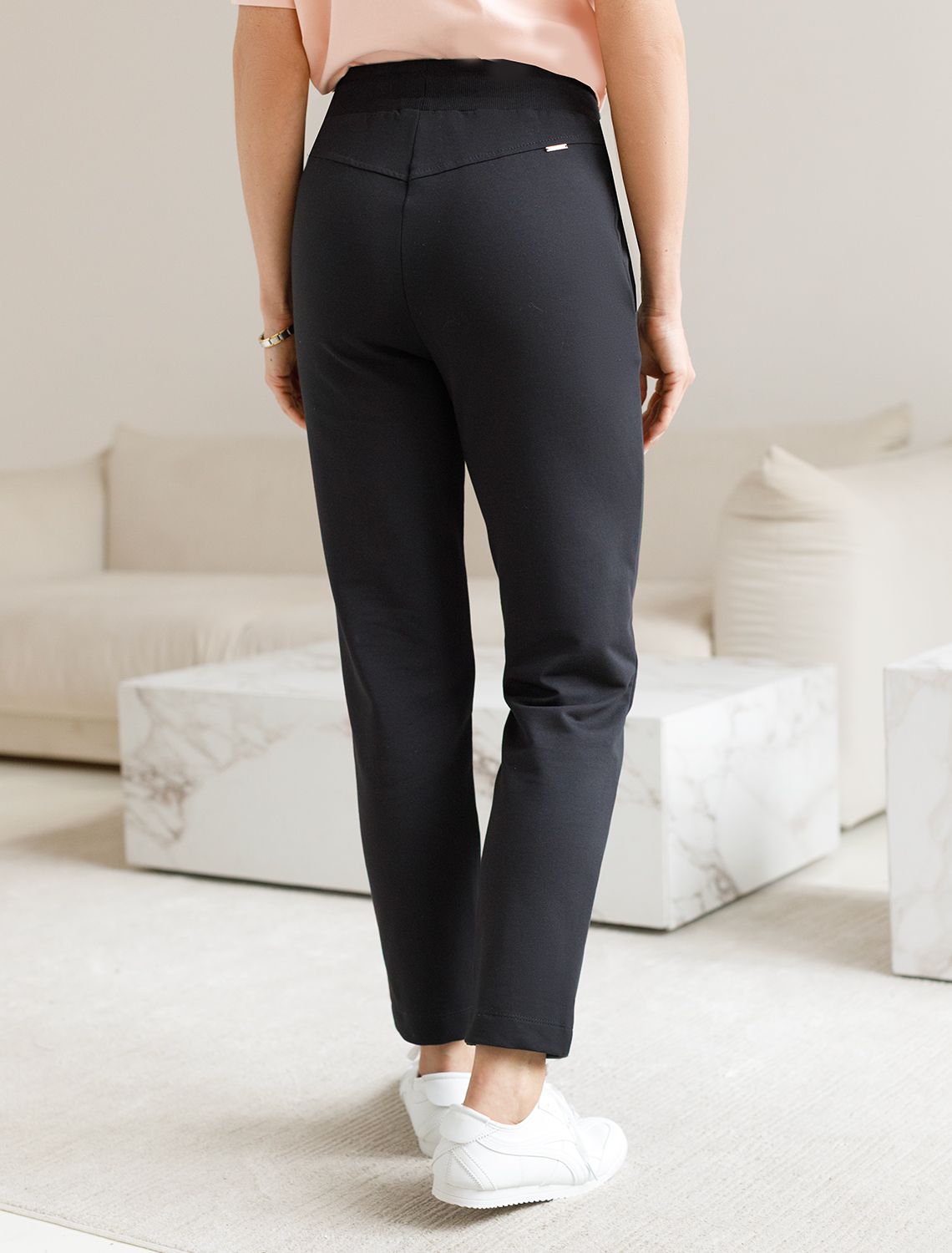 Брюки из эластичного футера D44.143 черный