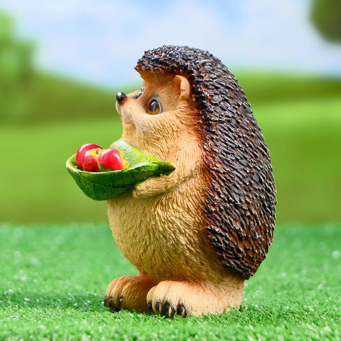 Садовая фигура из полистоуна «Ежик с листочком», 16×11×12 см