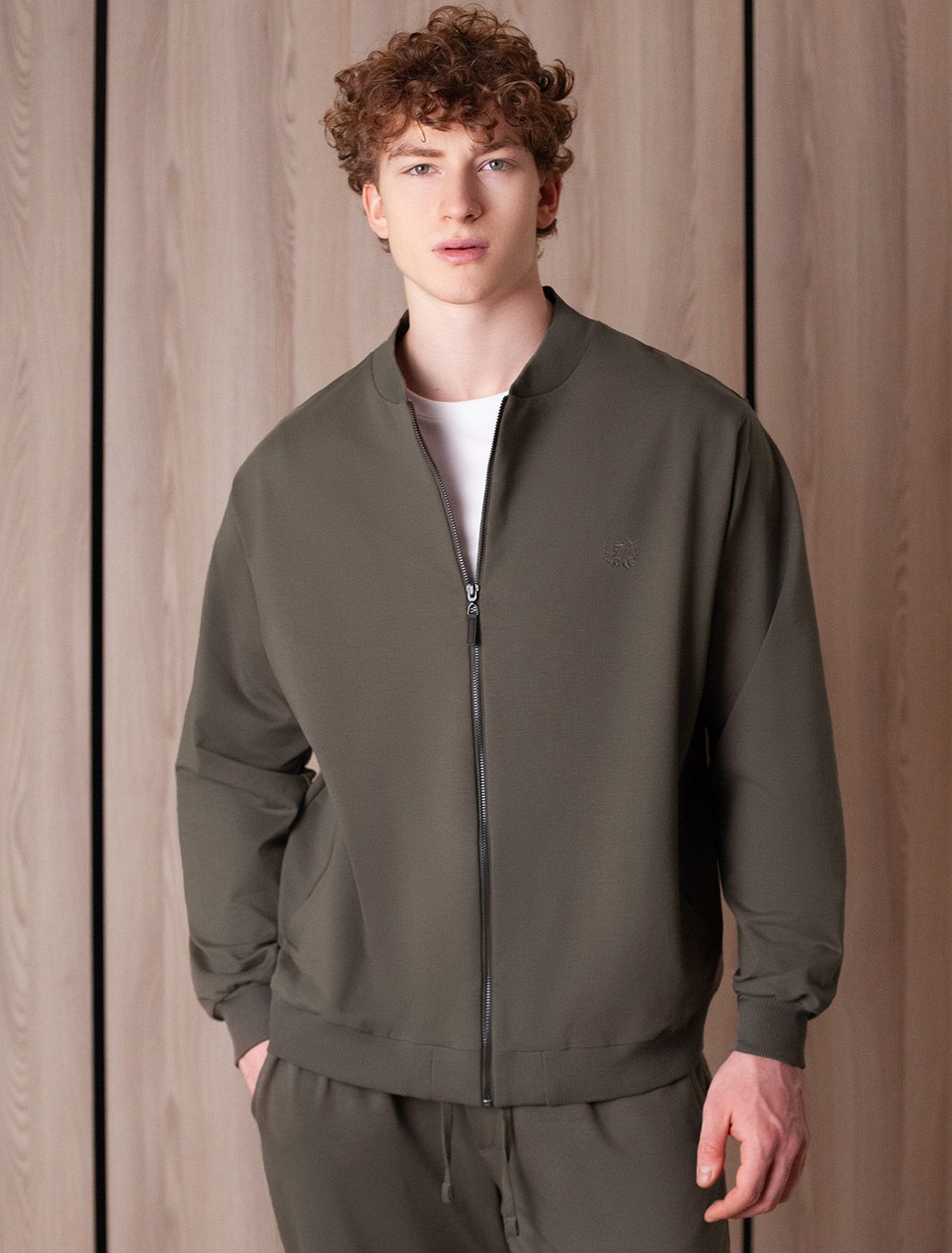 Бомбер из тонкого премиального футера с эластаном