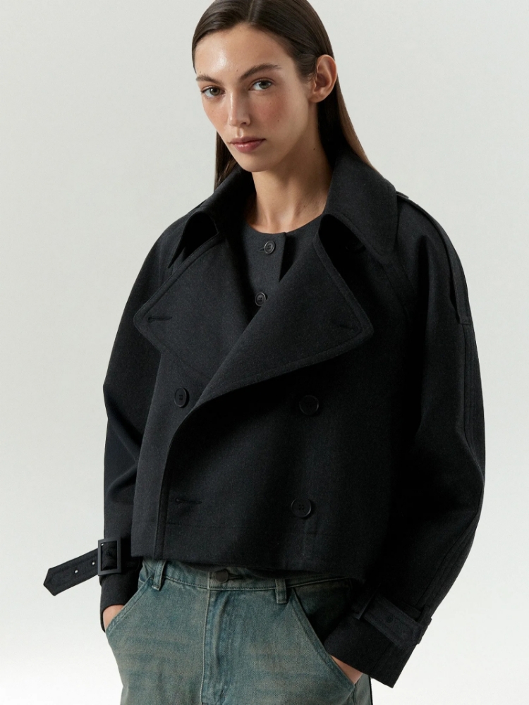 Укороченный тренч из шерсти ,
52% шерсть, 46% полиэстер, 2% эластан ,