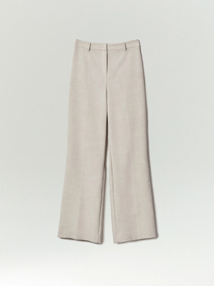 Брюки прямого кроя с защипами ,
92% полиэстер, 8% вискоза ,