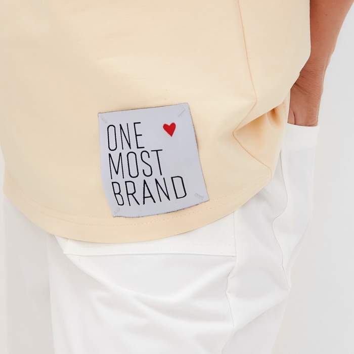 Футболка женская оверсайз MINAKU: One Most Brand цвет молочный, размер 52